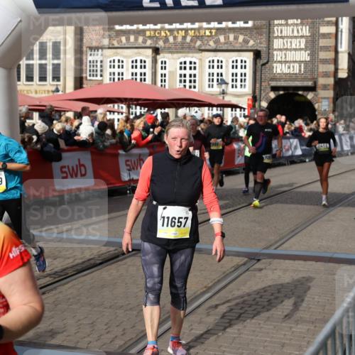 05.10.2025 - 20. swb-Marathon Bremen Yannick Fuchs http://msf.ph/oto/9229863 05.10.2025 10:59:42 Ziel 9609, 9737, 9991, 10209, 10760, 10809, 11251, 11267, 11456, 11657 meine-sportfotos.de