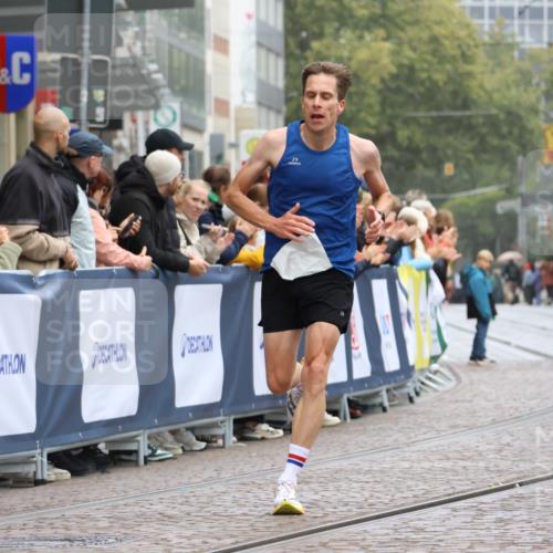 05.10.2025 - 20. swb-Marathon Bremen Strokosch-Dieckow http://msf.ph/oto/9229866 05.10.2025 12:28:44 Ziel 542, 1113, 1948, 2053, 2159, 2292 meine-sportfotos.de