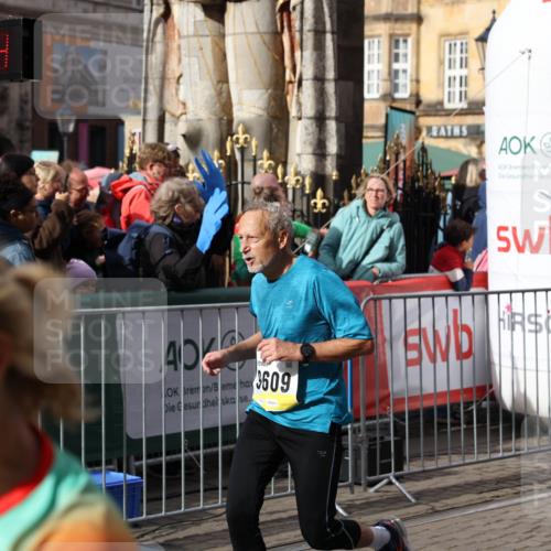 05.10.2025 - 20. swb-Marathon Bremen Yannick Fuchs http://msf.ph/oto/9229883 05.10.2025 10:59:43 Ziel 9609, 9737, 9991, 10209, 10760, 10809, 11251, 11267, 11456, 11657 meine-sportfotos.de