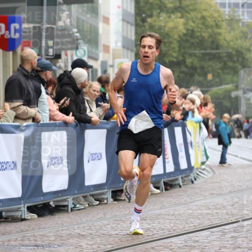 05.10.2025 - 20. swb-Marathon Bremen Strokosch-Dieckow http://msf.ph/oto/9229887 05.10.2025 12:28:44 Ziel 542, 1113, 1948, 2053, 2159, 2292 meine-sportfotos.de