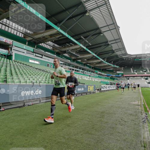 05.10.2025 - 20. swb-Marathon Bremen Michael Burmester http://msf.ph/oto/9229892 05.10.2025 12:44:46 Laufen im Stadion 109, 329, 506, 539, 642, 657, 819, 917, 1631, 2013, 2092, 2188, 2666, 2719, 3150, 3219, 3251, 3327, 3342, 3982, 4358, 4422, 4571, 6302, 6633, 6996, 7099, 7373, 7525, 8169, 8351, 8382, 8828, 9130, 288, 548, 1196, 2249, 5908, 7949, 8030 meine-sportfotos.de