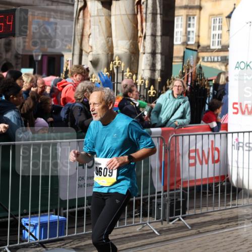 05.10.2025 - 20. swb-Marathon Bremen Yannick Fuchs http://msf.ph/oto/9229901 05.10.2025 10:59:43 Ziel 9609, 9737, 9991, 10209, 10760, 10809, 11251, 11267, 11456, 11657 meine-sportfotos.de