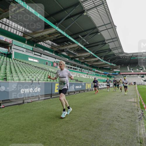 05.10.2025 - 20. swb-Marathon Bremen Michael Burmester http://msf.ph/oto/9229904 05.10.2025 12:44:50 Laufen im Stadion 109, 506, 539, 642, 657, 819, 917, 1055, 1631, 2013, 2092, 2188, 2666, 2719, 3150, 3218, 3219, 3251, 3327, 3342, 3982, 4358, 4422, 4571, 6302, 6633, 6996, 7099, 7525, 8169, 8351, 8382, 8828, 9130, 329, 548, 1196, 2249, 5908, 7373, 7949, 8030 meine-sportfotos.de