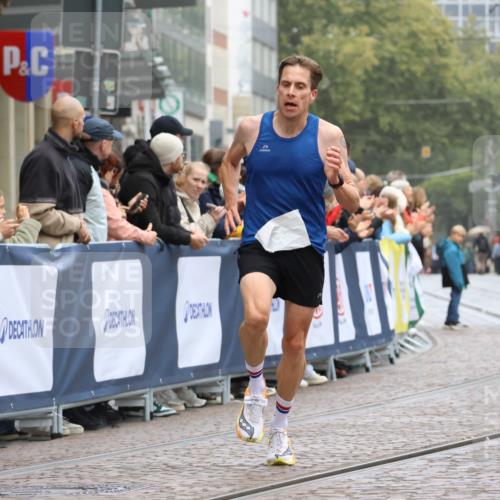 05.10.2025 - 20. swb-Marathon Bremen Strokosch-Dieckow http://msf.ph/oto/9229908 05.10.2025 12:28:44 Ziel 542, 1113, 1948, 2053, 2159, 2292 meine-sportfotos.de