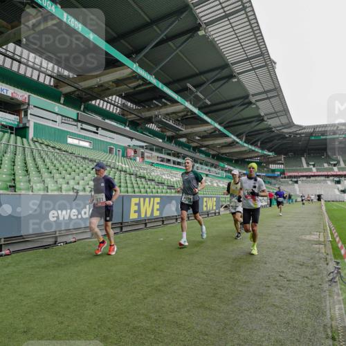 05.10.2025 - 20. swb-Marathon Bremen Michael Burmester http://msf.ph/oto/9229911 05.10.2025 12:44:52 Laufen im Stadion 109, 506, 539, 642, 657, 819, 917, 1055, 1631, 2013, 2188, 2666, 2719, 3150, 3218, 3219, 3251, 3327, 3342, 3982, 4358, 4422, 4571, 6302, 6633, 6996, 7099, 7525, 8169, 8351, 8382, 8828, 9130, 329, 548, 1196, 2092, 2249, 4422, 5908, 7373, 7949, 8030 meine-sportfotos.de