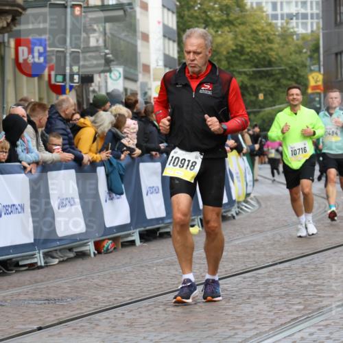 05.10.2025 - 20. swb-Marathon Bremen Strokosch-Dieckow http://msf.ph/oto/9229914 05.10.2025 10:51:35 Ziel 8333, 9252, 9268, 10584, 10716, 10918, 10928, 11484 meine-sportfotos.de