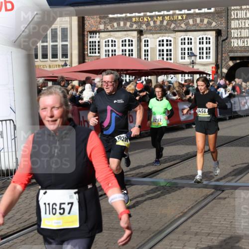 05.10.2025 - 20. swb-Marathon Bremen Yannick Fuchs http://msf.ph/oto/9229915 05.10.2025 10:59:44 Ziel 9609, 9737, 9991, 10209, 10760, 10809, 11251, 11267, 11456, 11657 meine-sportfotos.de