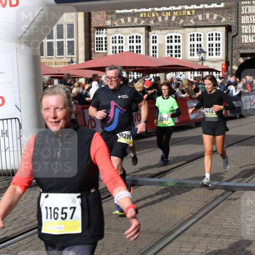 05.10.2025 - 20. swb-Marathon Bremen Yannick Fuchs http://msf.ph/oto/9229921 05.10.2025 10:59:44 Ziel 9609, 9737, 9991, 10209, 10760, 10809, 11251, 11267, 11456, 11657 meine-sportfotos.de