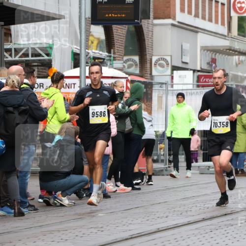 05.10.2025 - 20. swb-Marathon Bremen Strokosch-Dieckow http://msf.ph/oto/9229926 05.10.2025 10:37:12 Ziel 9586, 10347, 10358, 10501, 10704, 11021, 11176, 9586, 10347, 10358, 10501, 10704, 11021, 11176 meine-sportfotos.de