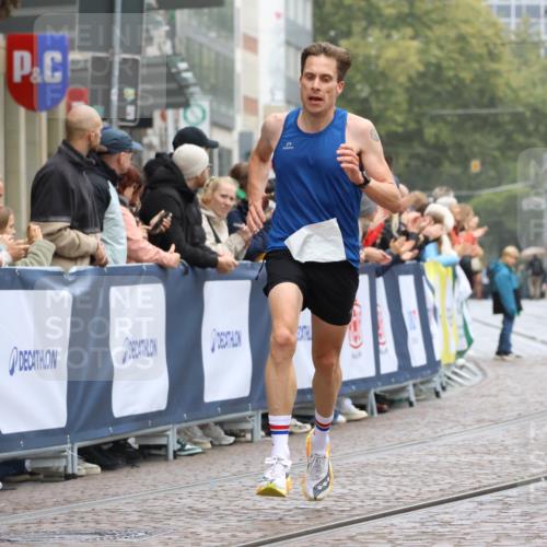 05.10.2025 - 20. swb-Marathon Bremen Strokosch-Dieckow http://msf.ph/oto/9229929 05.10.2025 12:28:44 Ziel 542, 1113, 1948, 2053, 2159, 2292 meine-sportfotos.de