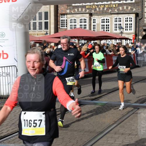 05.10.2025 - 20. swb-Marathon Bremen Yannick Fuchs http://msf.ph/oto/9229935 05.10.2025 10:59:44 Ziel 9609, 9737, 9991, 10209, 10760, 10809, 11251, 11267, 11456, 11657 meine-sportfotos.de