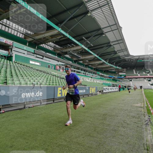 05.10.2025 - 20. swb-Marathon Bremen Michael Burmester http://msf.ph/oto/9229943 05.10.2025 12:44:56 Laufen im Stadion 109, 506, 539, 642, 657, 819, 917, 1055, 1631, 2013, 2188, 2666, 2719, 3150, 3218, 3219, 3251, 3327, 3342, 3982, 4358, 4571, 6302, 6633, 6996, 7099, 7525, 8169, 8351, 8382, 8747, 8828, 9130, 329, 548, 1196, 2092, 2249, 4422, 5908, 7373, 7949, 8030 meine-sportfotos.de