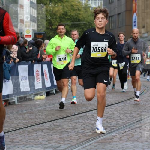 05.10.2025 - 20. swb-Marathon Bremen Strokosch-Dieckow http://msf.ph/oto/9229945 05.10.2025 10:51:36 Ziel 8333, 9252, 9259, 9268, 10584, 10716, 10918, 10928, 11484 meine-sportfotos.de