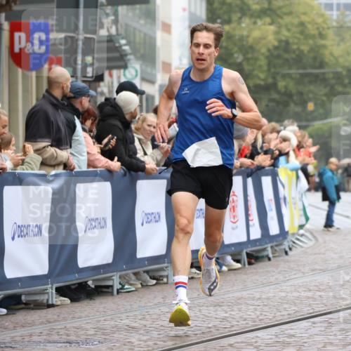 05.10.2025 - 20. swb-Marathon Bremen Strokosch-Dieckow http://msf.ph/oto/9229946 05.10.2025 12:28:44 Ziel 542, 1113, 1948, 2053, 2159, 2292 meine-sportfotos.de