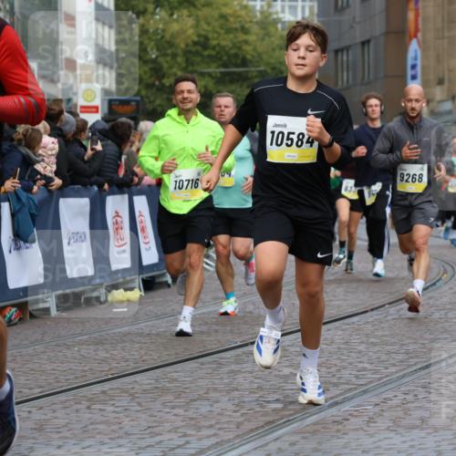 05.10.2025 - 20. swb-Marathon Bremen Strokosch-Dieckow http://msf.ph/oto/9229961 05.10.2025 10:51:36 Ziel 8333, 9252, 9259, 9268, 10584, 10716, 10918, 10928, 11484 meine-sportfotos.de