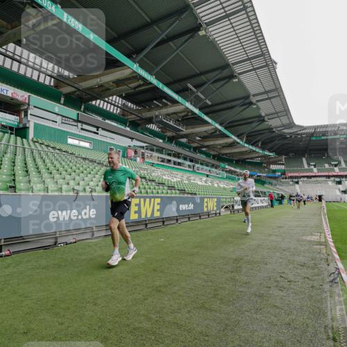 05.10.2025 - 20. swb-Marathon Bremen Michael Burmester http://msf.ph/oto/9229966 05.10.2025 12:45:16 Laufen im Stadion 109, 642, 657, 819, 1055, 1146, 1631, 1790, 1883, 2013, 2188, 2666, 2719, 3197, 3218, 3219, 3251, 3327, 3342, 4358, 4571, 4786, 6150, 6302, 6633, 6996, 7440, 8169, 8351, 8382, 8747, 8828, 9130, 506, 539, 657, 917, 3150, 3219, 3982, 7099, 7525 meine-sportfotos.de
