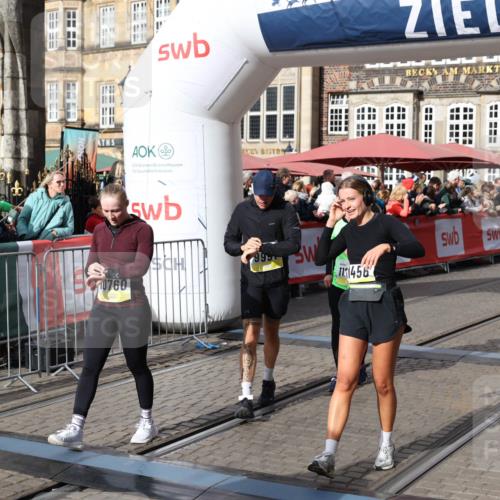 05.10.2025 - 20. swb-Marathon Bremen Yannick Fuchs http://msf.ph/oto/9229971 05.10.2025 10:59:46 Ziel 9609, 9991, 10209, 10420, 10760, 11251, 11267, 11456 meine-sportfotos.de
