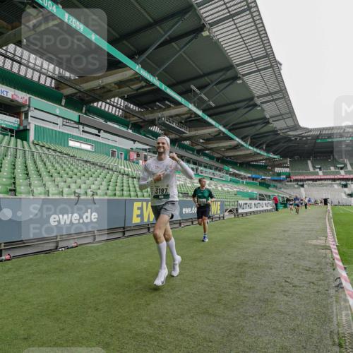 05.10.2025 - 20. swb-Marathon Bremen Michael Burmester http://msf.ph/oto/9229975 05.10.2025 12:45:18 Laufen im Stadion 109, 642, 819, 1055, 1146, 1631, 1790, 1883, 2013, 2188, 2666, 2719, 3197, 3218, 3251, 3327, 3342, 4358, 4571, 4786, 6150, 6302, 6633, 6996, 7440, 8169, 8351, 8747, 8828, 9130, 506, 539, 642, 657, 917, 3150, 3219, 3982, 7099, 7525, 8382 meine-sportfotos.de