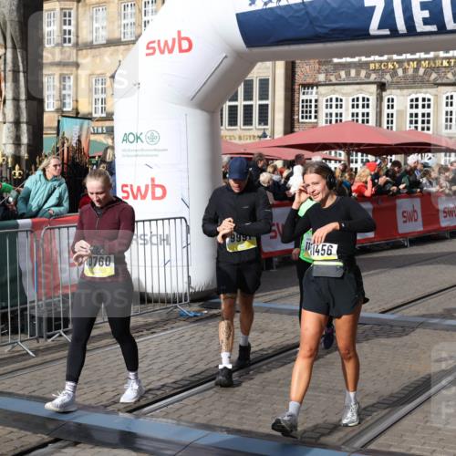 05.10.2025 - 20. swb-Marathon Bremen Yannick Fuchs http://msf.ph/oto/9229977 05.10.2025 10:59:46 Ziel 9609, 9991, 10209, 10420, 10760, 11251, 11267, 11456 meine-sportfotos.de
