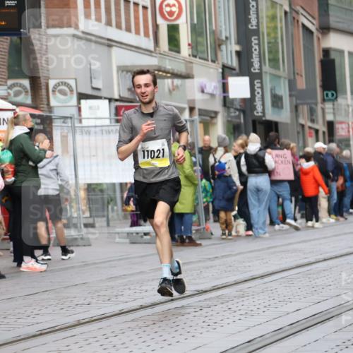 05.10.2025 - 20. swb-Marathon Bremen Strokosch-Dieckow http://msf.ph/oto/9229980 05.10.2025 10:37:14 Ziel 9586, 10347, 10358, 10501, 11021, 11176, 9586, 10347, 10358, 10501, 11021, 11176 meine-sportfotos.de