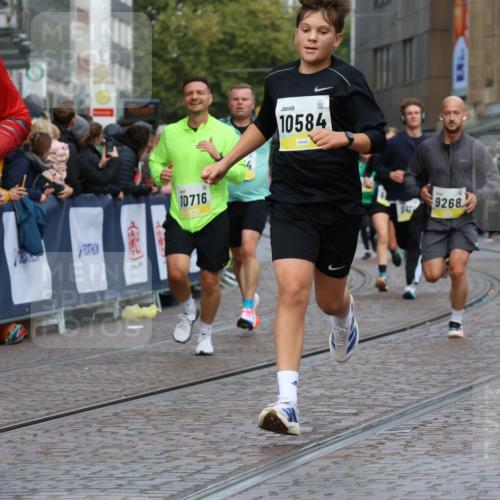 05.10.2025 - 20. swb-Marathon Bremen Strokosch-Dieckow http://msf.ph/oto/9229988 05.10.2025 10:51:36 Ziel 8333, 9252, 9259, 9268, 10584, 10716, 10918, 10928, 11484 meine-sportfotos.de