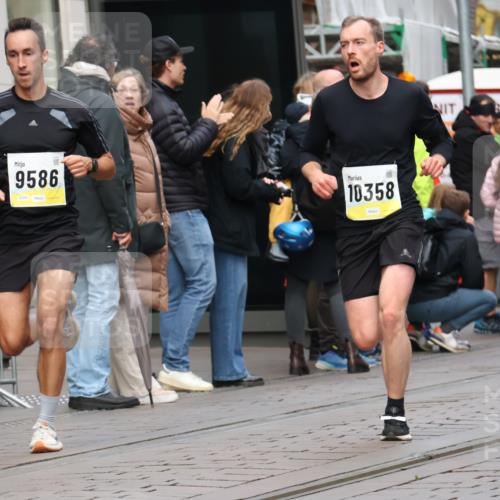 05.10.2025 - 20. swb-Marathon Bremen Strokosch-Dieckow http://msf.ph/oto/9229990 05.10.2025 10:37:15 Ziel 9586, 10347, 10358, 10501, 11021, 11176, 9586, 10347, 10358, 10501, 11021, 11176 meine-sportfotos.de
