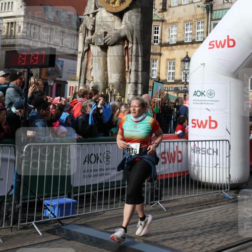05.10.2025 - 20. swb-Marathon Bremen Yannick Fuchs http://msf.ph/oto/9229992 05.10.2025 11:02:27 Ziel 9748, 10093, 10130, 10194, 10821, 10829, 10982, 10983, 11340, 11386, 11646 meine-sportfotos.de