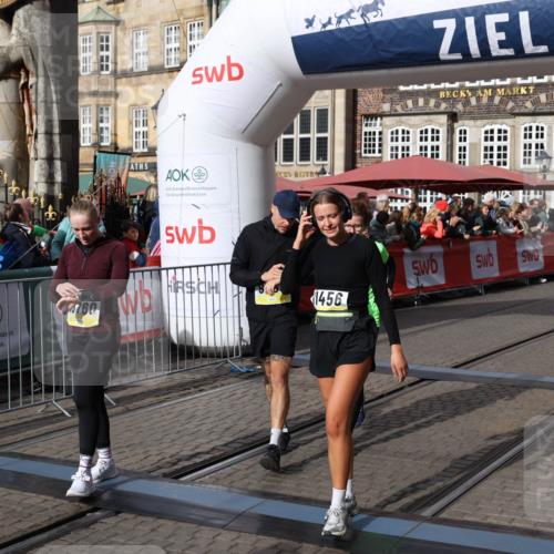 05.10.2025 - 20. swb-Marathon Bremen Yannick Fuchs http://msf.ph/oto/9229999 05.10.2025 10:59:46 Ziel 9609, 9991, 10209, 10420, 10760, 11251, 11267, 11456 meine-sportfotos.de