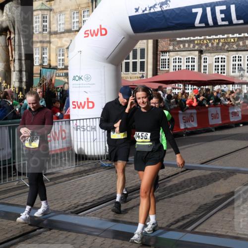 05.10.2025 - 20. swb-Marathon Bremen Yannick Fuchs http://msf.ph/oto/9230006 05.10.2025 10:59:46 Ziel 9609, 9991, 10209, 10420, 10760, 11251, 11267, 11456 meine-sportfotos.de