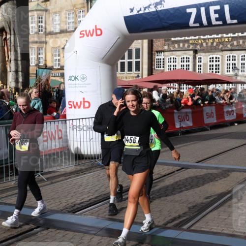 05.10.2025 - 20. swb-Marathon Bremen Yannick Fuchs http://msf.ph/oto/9230020 05.10.2025 10:59:46 Ziel 9609, 9991, 10209, 10420, 10760, 11251, 11267, 11456 meine-sportfotos.de