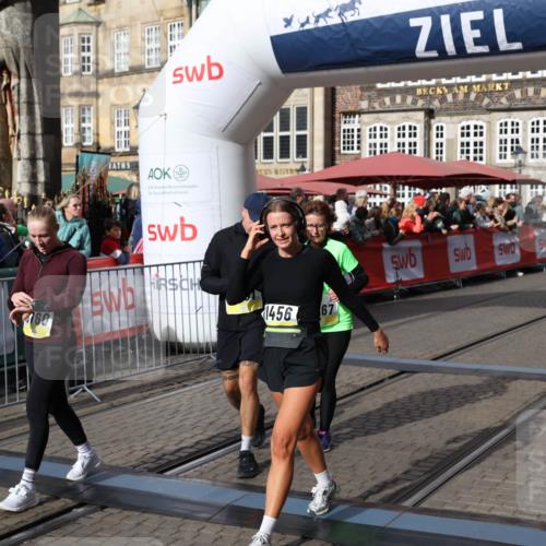 05.10.2025 - 20. swb-Marathon Bremen Yannick Fuchs http://msf.ph/oto/9230023 05.10.2025 10:59:46 Ziel 9609, 9991, 10209, 10420, 10760, 11251, 11267, 11456 meine-sportfotos.de