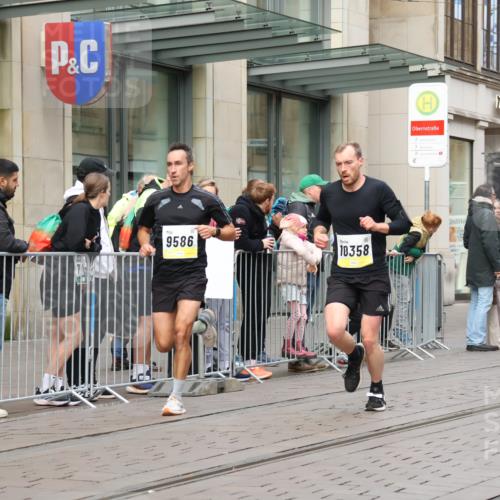 05.10.2025 - 20. swb-Marathon Bremen Strokosch-Dieckow http://msf.ph/oto/9230024 05.10.2025 10:37:16 Ziel 9586, 10347, 10358, 10501, 11021, 11176, 9586, 10347, 10358, 10501, 11021, 11176 meine-sportfotos.de