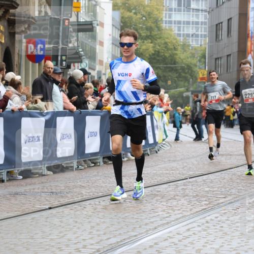 05.10.2025 - 20. swb-Marathon Bremen Strokosch-Dieckow http://msf.ph/oto/9230030 05.10.2025 12:28:50 Ziel 600, 717, 1113, 1948, 2159, 2292 meine-sportfotos.de