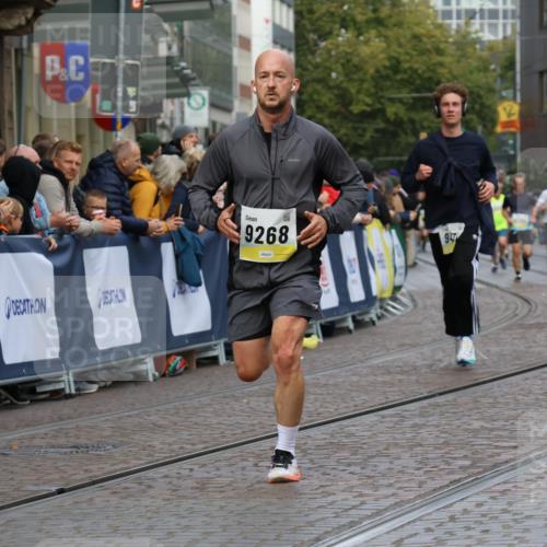 05.10.2025 - 20. swb-Marathon Bremen Strokosch-Dieckow http://msf.ph/oto/9230033 05.10.2025 10:51:39 Ziel 8333, 9259, 9268, 10436, 10584, 10716, 10918, 11484 meine-sportfotos.de