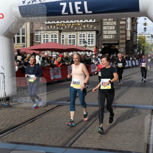05.10.2025 - 20. swb-Marathon Bremen Yannick Fuchs http://msf.ph/oto/9230047 05.10.2025 11:02:28 Ziel 9748, 10093, 10130, 10194, 10821, 10829, 10982, 10983, 11340, 11386, 11646 meine-sportfotos.de