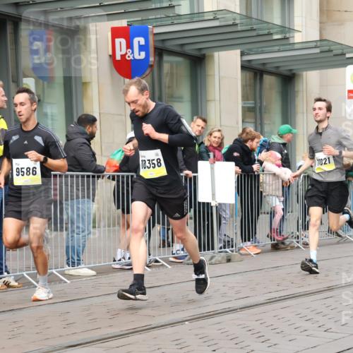 05.10.2025 - 20. swb-Marathon Bremen Strokosch-Dieckow http://msf.ph/oto/9230050 05.10.2025 10:37:17 Ziel 9586, 10347, 10358, 10501, 10775, 11021, 11176, 9586, 10347, 10358, 10501, 10775, 11021, 11176 meine-sportfotos.de