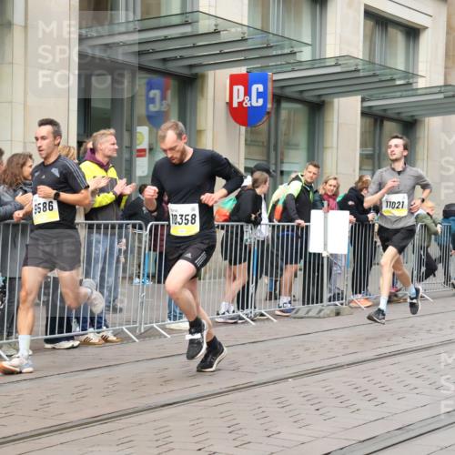 05.10.2025 - 20. swb-Marathon Bremen Strokosch-Dieckow http://msf.ph/oto/9230056 05.10.2025 10:37:17 Ziel 9586, 10347, 10358, 10501, 10775, 11021, 11176, 9586, 10347, 10358, 10501, 10775, 11021, 11176 meine-sportfotos.de