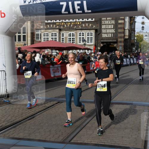 05.10.2025 - 20. swb-Marathon Bremen Yannick Fuchs http://msf.ph/oto/9230060 05.10.2025 11:02:28 Ziel 9748, 10093, 10130, 10194, 10821, 10829, 10982, 10983, 11340, 11386, 11646 meine-sportfotos.de