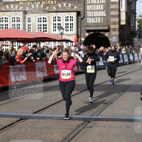 05.10.2025 - 20. swb-Marathon Bremen Yannick Fuchs http://msf.ph/oto/9230074 05.10.2025 10:59:49 Ziel 9473, 9991, 10209, 10420, 10760, 11267, 11456, 11720 meine-sportfotos.de