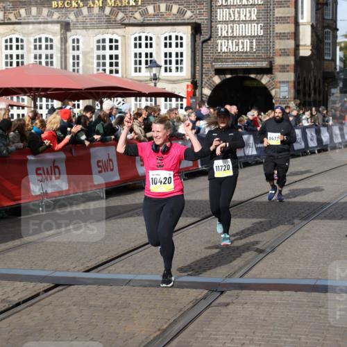 05.10.2025 - 20. swb-Marathon Bremen Yannick Fuchs http://msf.ph/oto/9230080 05.10.2025 10:59:50 Ziel 9473, 9991, 10209, 10420, 10760, 11267, 11456, 11720 meine-sportfotos.de