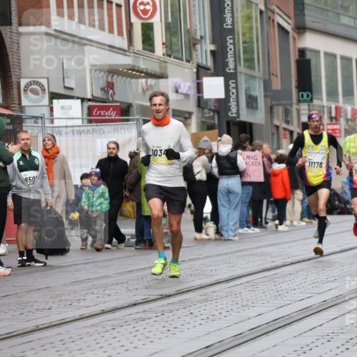 05.10.2025 - 20. swb-Marathon Bremen Strokosch-Dieckow http://msf.ph/oto/9230084 05.10.2025 10:37:23 Ziel 10347, 10501, 10775, 11176, 10347, 10501, 10775, 11176 meine-sportfotos.de