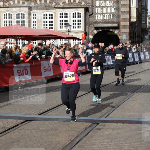 05.10.2025 - 20. swb-Marathon Bremen Yannick Fuchs http://msf.ph/oto/9230085 05.10.2025 10:59:50 Ziel 9473, 9991, 10209, 10420, 10760, 11267, 11456, 11720 meine-sportfotos.de