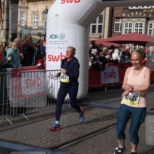 05.10.2025 - 20. swb-Marathon Bremen Yannick Fuchs http://msf.ph/oto/9230086 05.10.2025 11:02:28 Ziel 9748, 10093, 10130, 10194, 10821, 10829, 10982, 10983, 11340, 11386, 11646 meine-sportfotos.de