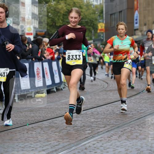 05.10.2025 - 20. swb-Marathon Bremen Strokosch-Dieckow http://msf.ph/oto/9230093 05.10.2025 10:51:42 Ziel 8333, 9004, 9259, 9268, 9506, 10436, 10716, 10968, 11361, 11484, 11689, 11696 meine-sportfotos.de