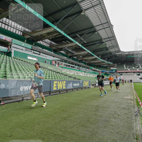 05.10.2025 - 20. swb-Marathon Bremen Michael Burmester http://msf.ph/oto/9230097 05.10.2025 12:46:12 Laufen im Stadion 256, 281, 349, 649, 852, 943, 1091, 1307, 2163, 2228, 2276, 2545, 2585, 3381, 3807, 4274, 4617, 4786, 5132, 5588, 6849, 7028, 7440, 7526, 7675, 1146, 1790, 1883, 3197, 6150, 8747 meine-sportfotos.de