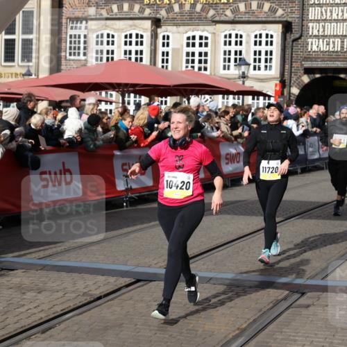 05.10.2025 - 20. swb-Marathon Bremen Yannick Fuchs http://msf.ph/oto/9230098 05.10.2025 10:59:50 Ziel 9473, 9991, 10209, 10420, 10760, 11267, 11456, 11720 meine-sportfotos.de