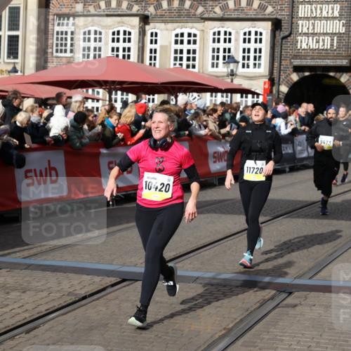 05.10.2025 - 20. swb-Marathon Bremen Yannick Fuchs http://msf.ph/oto/9230103 05.10.2025 10:59:50 Ziel 9473, 9991, 10209, 10420, 10760, 11267, 11456, 11720 meine-sportfotos.de