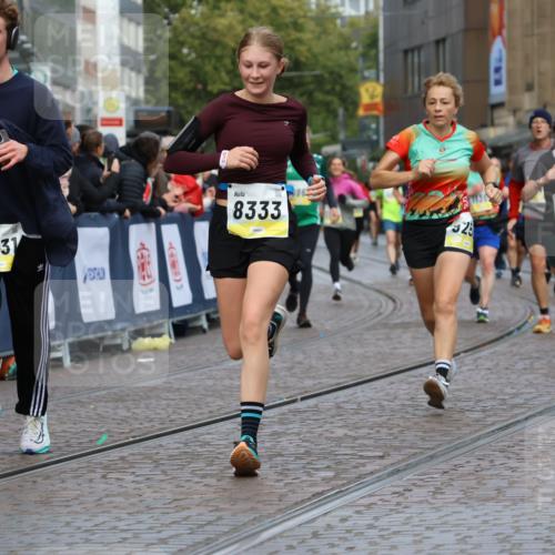 05.10.2025 - 20. swb-Marathon Bremen Strokosch-Dieckow http://msf.ph/oto/9230107 05.10.2025 10:51:42 Ziel 8333, 9004, 9259, 9268, 9506, 10436, 10716, 10968, 11361, 11484, 11689, 11696 meine-sportfotos.de