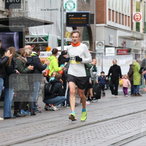 05.10.2025 - 20. swb-Marathon Bremen Strokosch-Dieckow http://msf.ph/oto/9230118 05.10.2025 10:37:26 Ziel 10347, 10501, 10775, 11176, 11465, 10347, 10501, 10775, 11176, 11465 meine-sportfotos.de