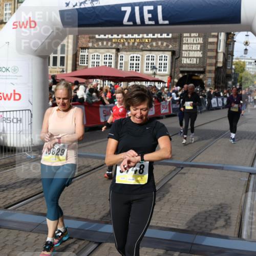 05.10.2025 - 20. swb-Marathon Bremen Yannick Fuchs http://msf.ph/oto/9230122 05.10.2025 11:02:29 Ziel 9748, 10093, 10130, 10194, 10821, 10829, 10982, 10983, 11340, 11386 meine-sportfotos.de